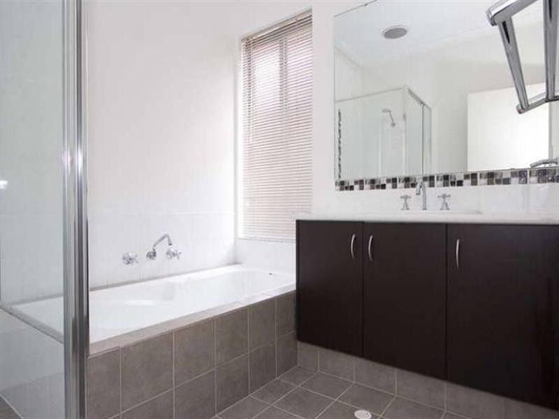 9 Vaspar Link, Aveley WA 6069