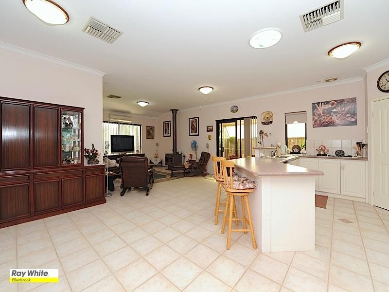 7 Vaucluse Crescent, Ellenbrook WA 6069