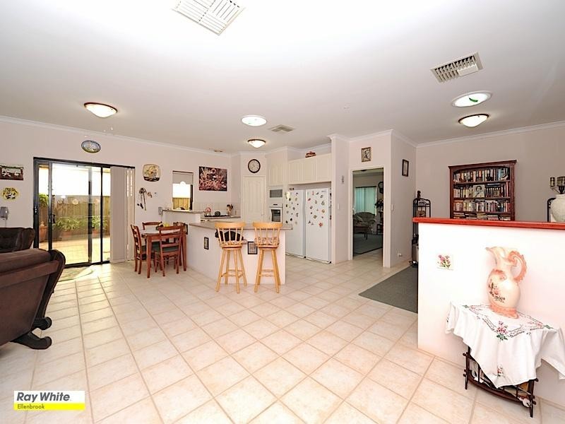 7 Vaucluse Crescent, Ellenbrook WA 6069
