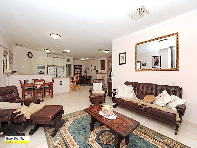 7 Vaucluse Crescent, Ellenbrook WA 6069