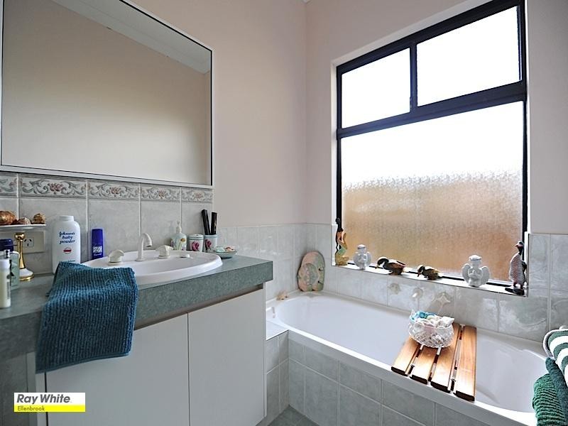 7 Vaucluse Crescent, Ellenbrook WA 6069