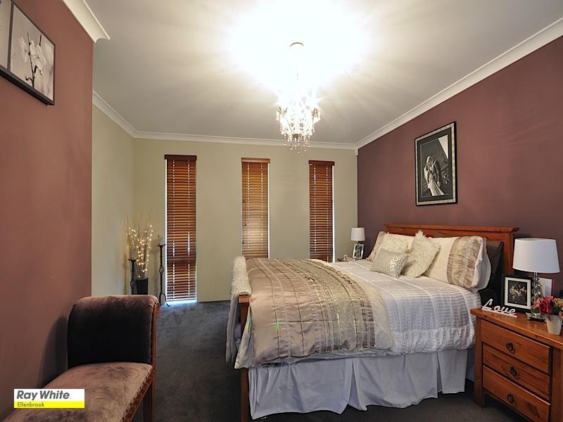 50 Roxburghe Drive, The Vines WA 6069