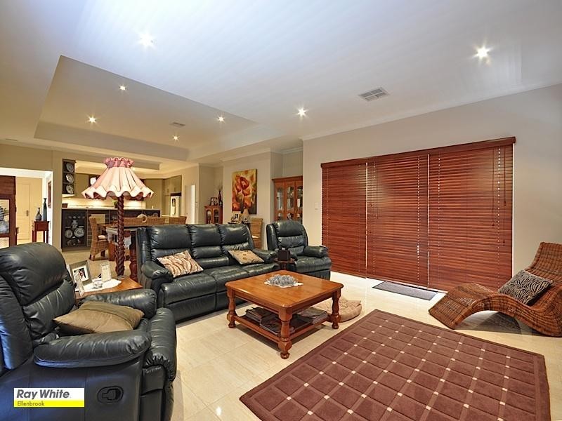 2 Nouveau Turn, Aveley WA 6069