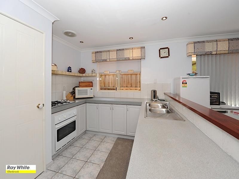 22 Sherbrooke Retreat, Ellenbrook WA 6069