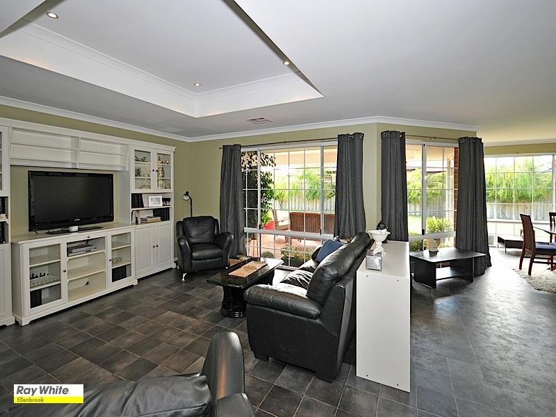 12 Turnberry Way, The Vines WA 6069