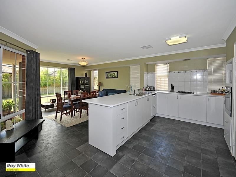 12 Turnberry Way, The Vines WA 6069