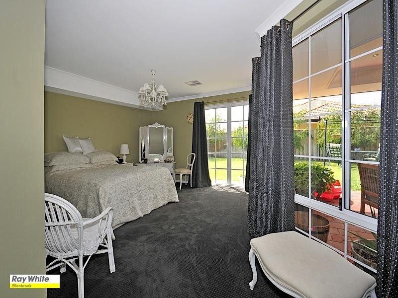 12 Turnberry Way, The Vines WA 6069