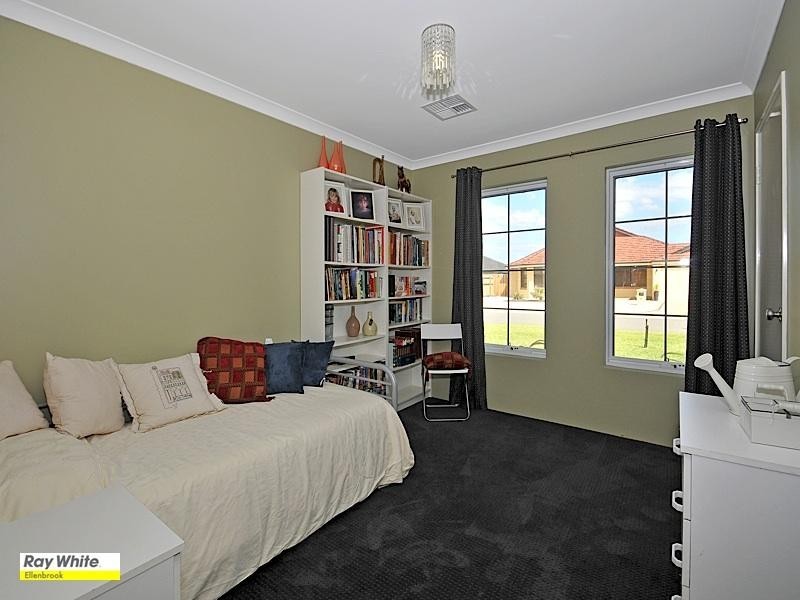 12 Turnberry Way, The Vines WA 6069