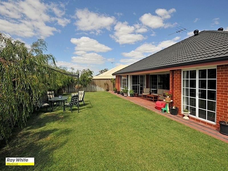 12 Turnberry Way, The Vines WA 6069