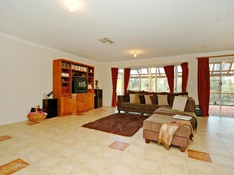 52 Hereford Way, Lower Chittering WA 6084