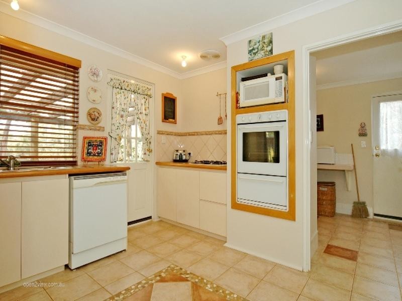 52 Hereford Way, Lower Chittering WA 6084