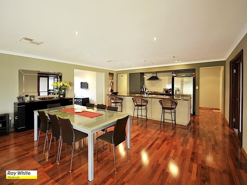 7 Saxon Link, Aveley WA 6069