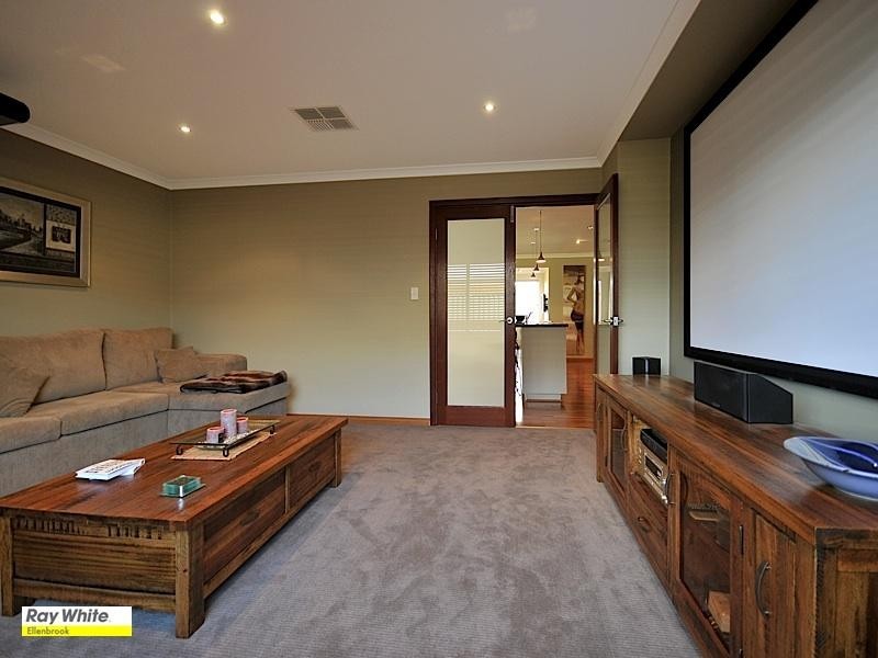 7 Saxon Link, Aveley WA 6069