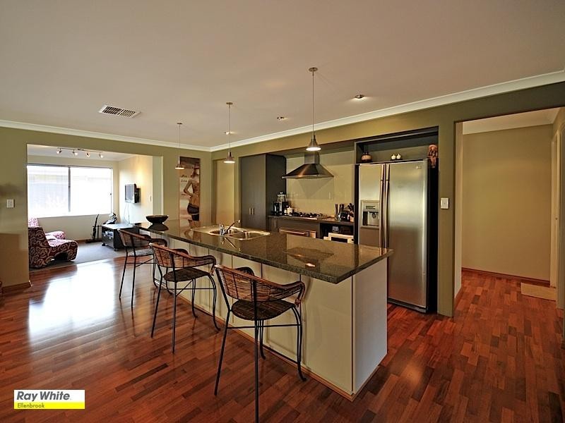 7 Saxon Link, Aveley WA 6069