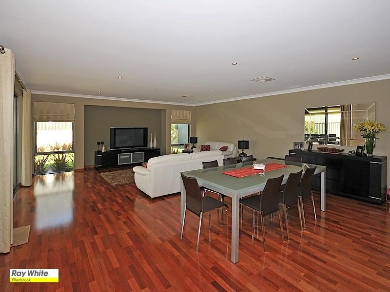 7 Saxon Link, Aveley WA 6069