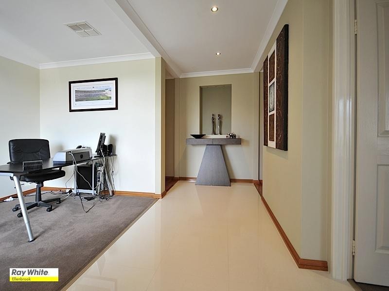 7 Saxon Link, Aveley WA 6069