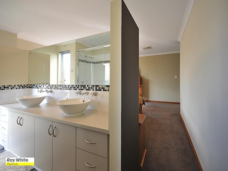 7 Saxon Link, Aveley WA 6069