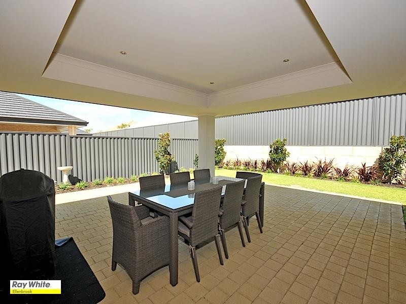 7 Saxon Link, Aveley WA 6069