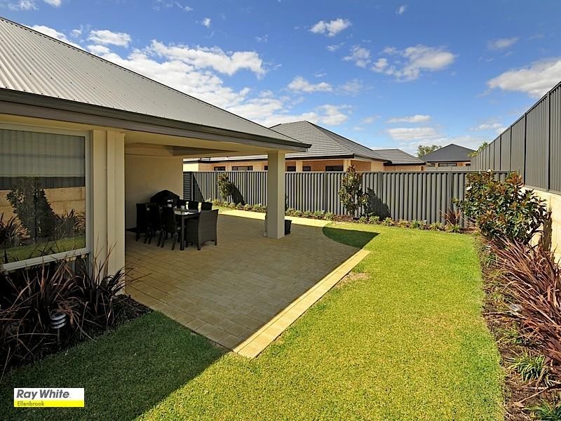 7 Saxon Link, Aveley WA 6069