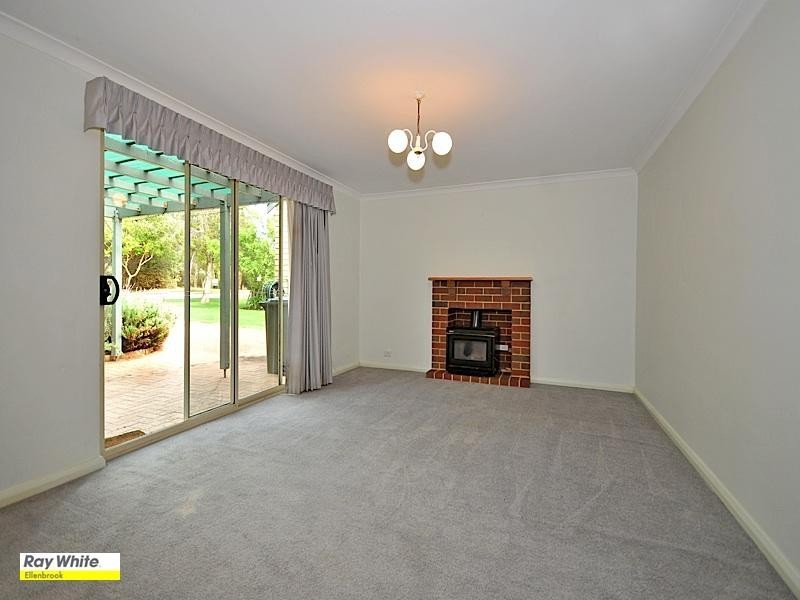 1 Ellenbrook Drive, The Vines WA 6069