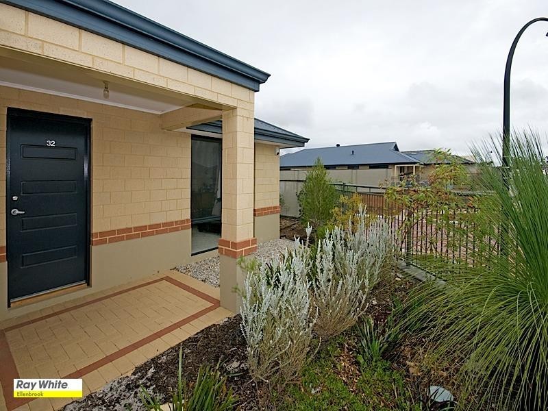 32 Birchmore Gardens, Ellenbrook WA 6069