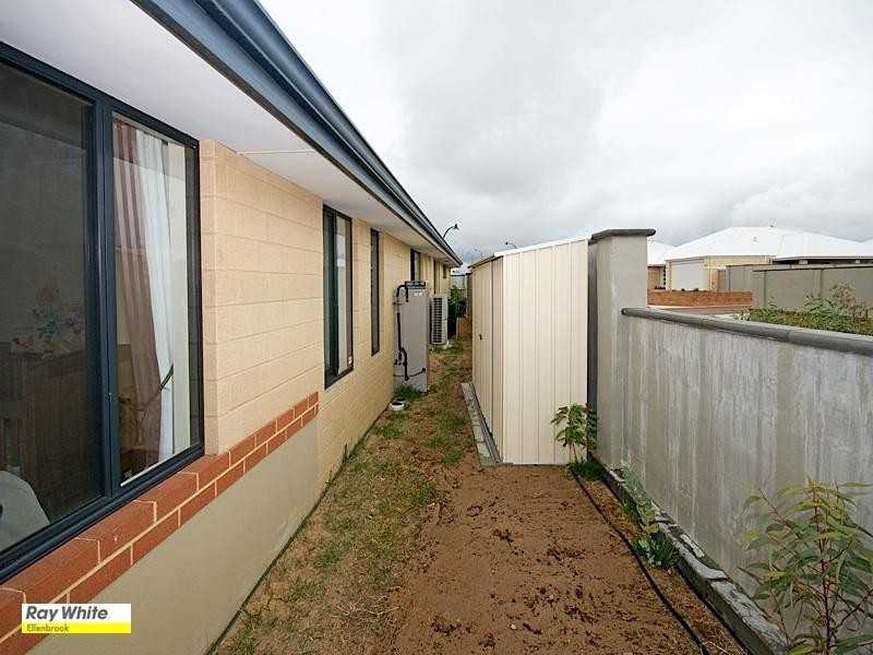 32 Birchmore Gardens, Ellenbrook WA 6069