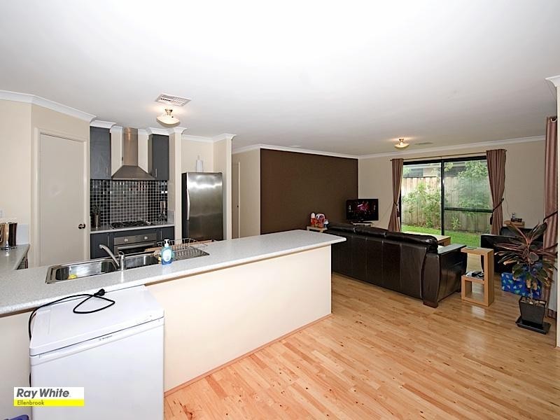 32 Birchmore Gardens, Ellenbrook WA 6069