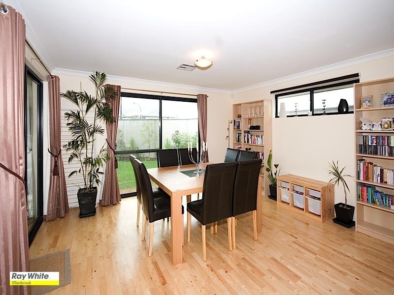 32 Birchmore Gardens, Ellenbrook WA 6069