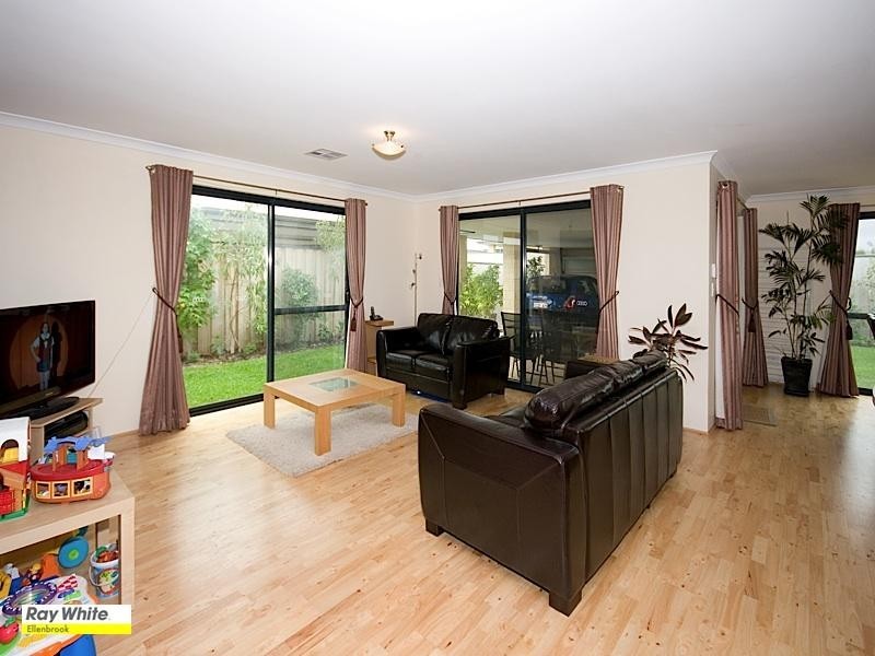 32 Birchmore Gardens, Ellenbrook WA 6069