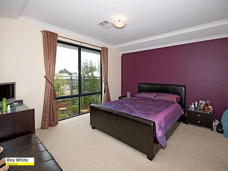 32 Birchmore Gardens, Ellenbrook WA 6069