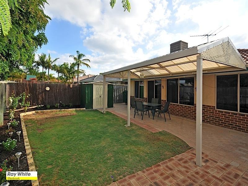 8 Beaufortia Crescent, Ellenbrook WA 6069
