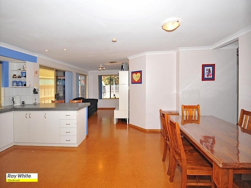 8 Beaufortia Crescent, Ellenbrook WA 6069