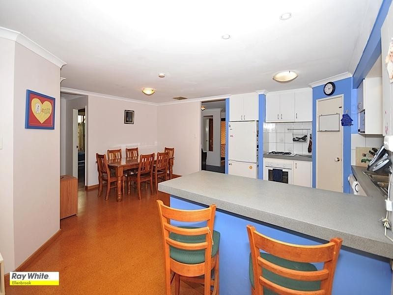 8 Beaufortia Crescent, Ellenbrook WA 6069