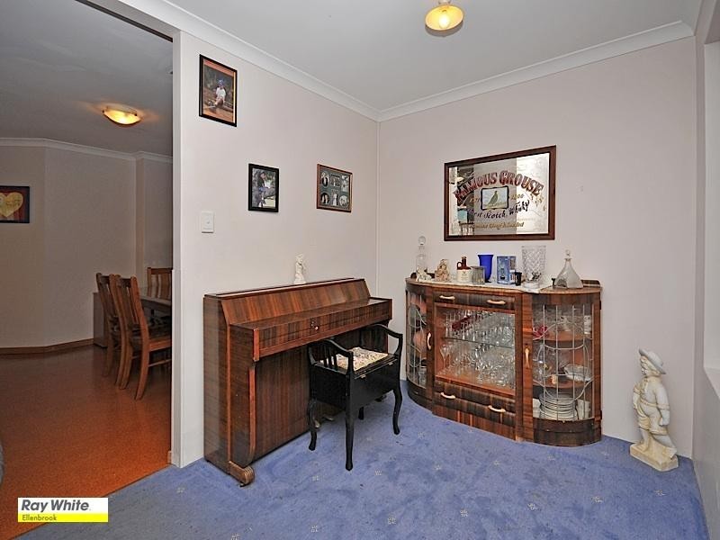 8 Beaufortia Crescent, Ellenbrook WA 6069