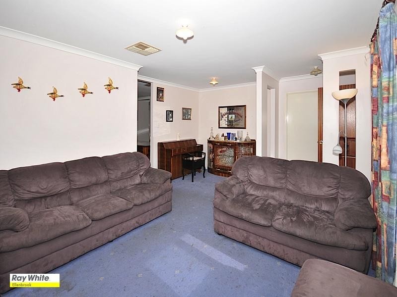 8 Beaufortia Crescent, Ellenbrook WA 6069