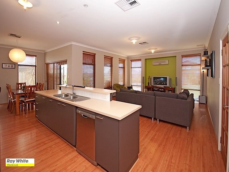 10 Heirisson Turn, Ellenbrook WA 6069