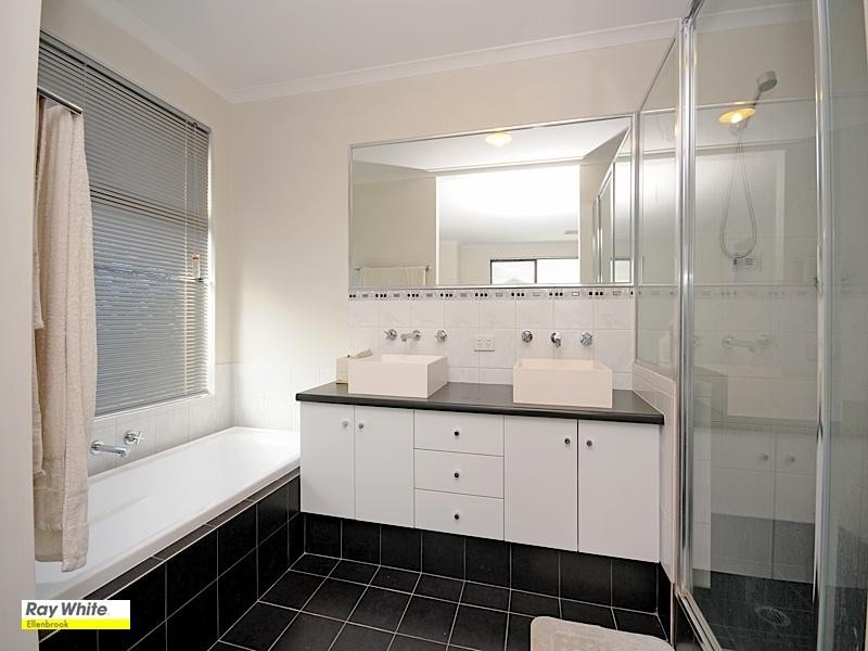 11 Minnow Fairway, Aveley WA 6069