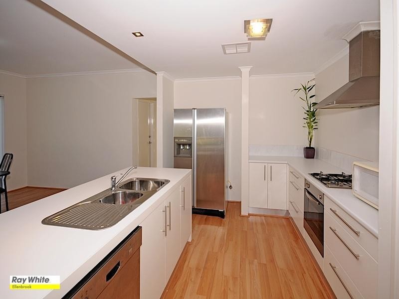 11 Minnow Fairway, Aveley WA 6069