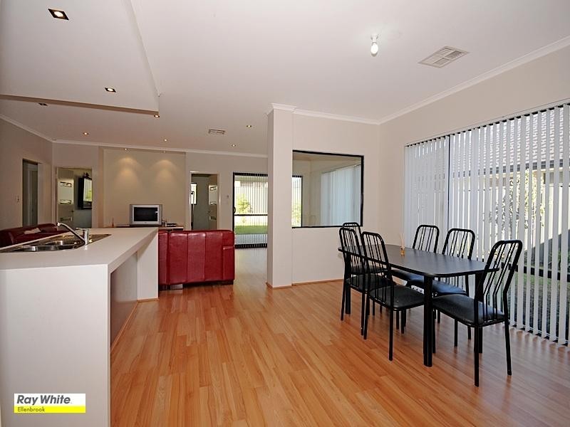 11 Minnow Fairway, Aveley WA 6069