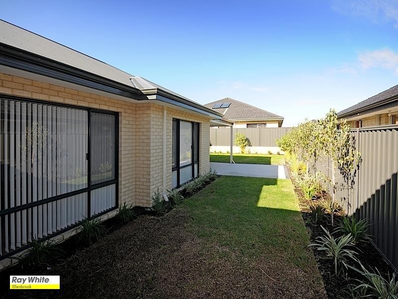 11 Minnow Fairway, Aveley WA 6069