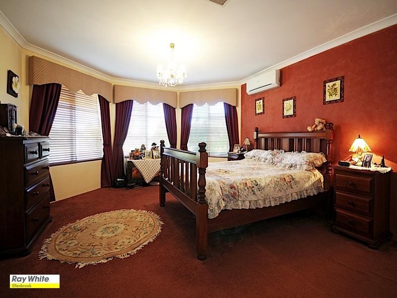 98 Sandown Circle, Henley Brook WA 6055