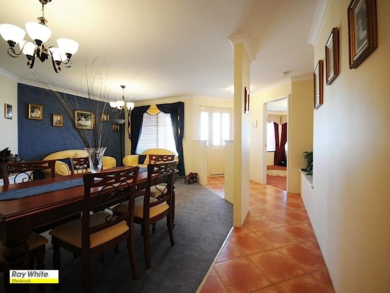 98 Sandown Circle, Henley Brook WA 6055