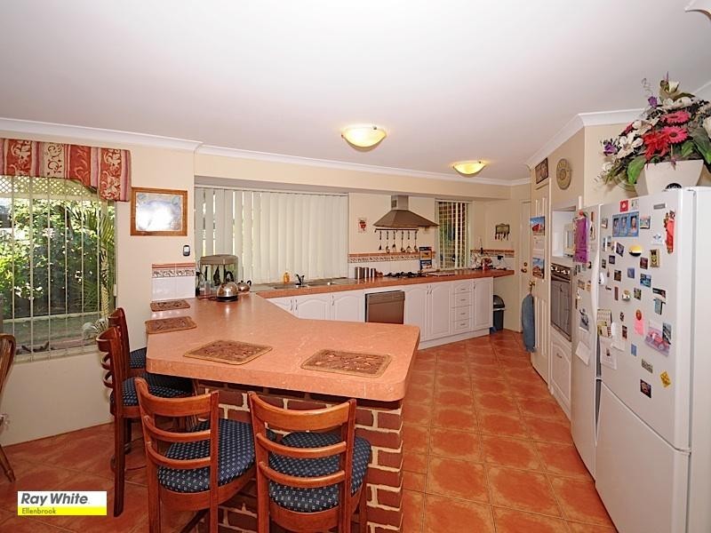 98 Sandown Circle, Henley Brook WA 6055