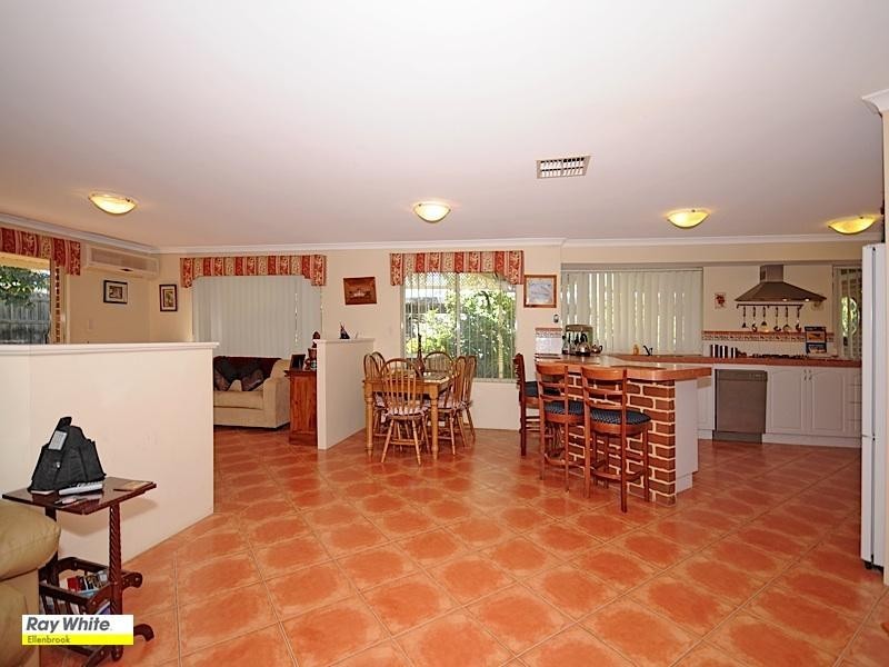 98 Sandown Circle, Henley Brook WA 6055