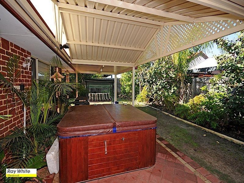 98 Sandown Circle, Henley Brook WA 6055