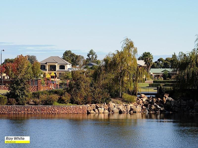 98 Sandown Circle, Henley Brook WA 6055