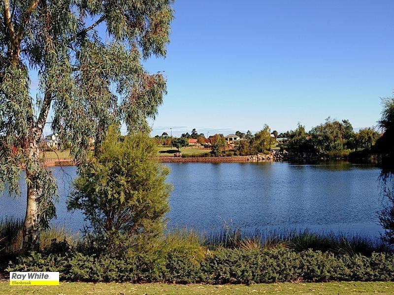 98 Sandown Circle, Henley Brook WA 6055