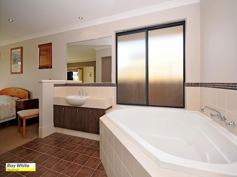 14 Rainsby Crescent, Ellenbrook WA 6069