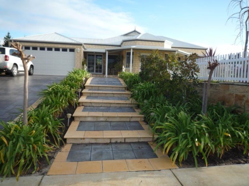 2 Crossland Avenue, Ellenbrook WA 6069