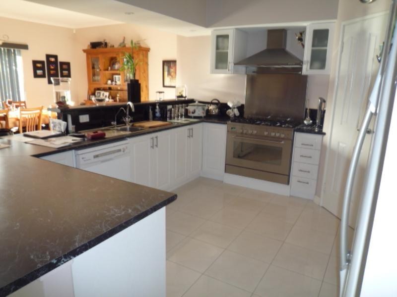 2 Crossland Avenue, Ellenbrook WA 6069